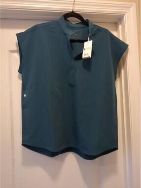 NWT FIGS Women’s Rafaela Oversized Scrub Top M Green Shirt Polyester Blend